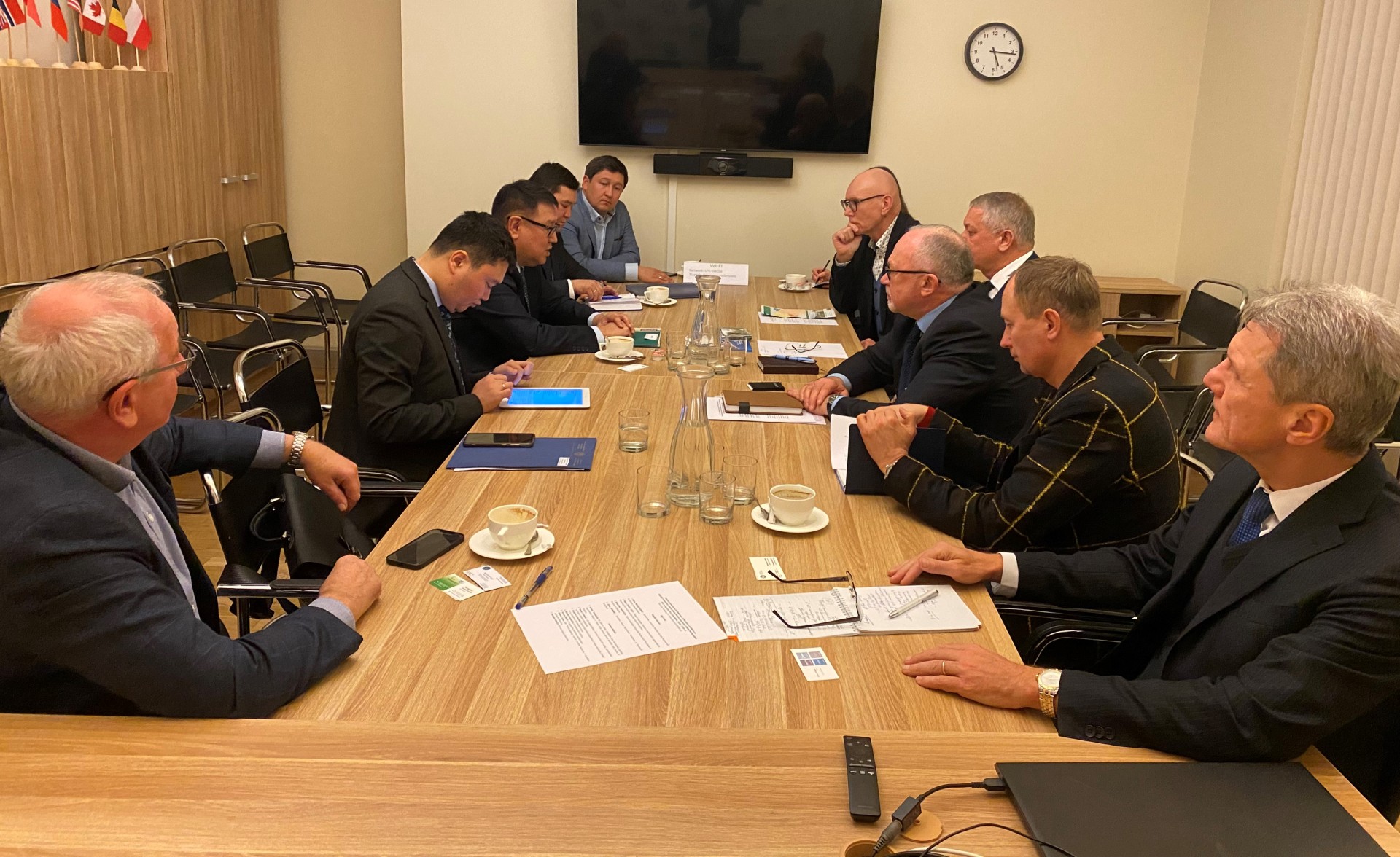 2022.11.28 Lpk Foto Su Kg Ur Ministro Pavad. Aibeku Moldogazievu Sedint